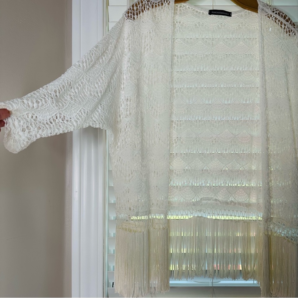 ๐ CREAM COLOR LIGHTWEIGHT TOP. PERFECT OVER TANK TOPS ๐ - Picture 3 of 7